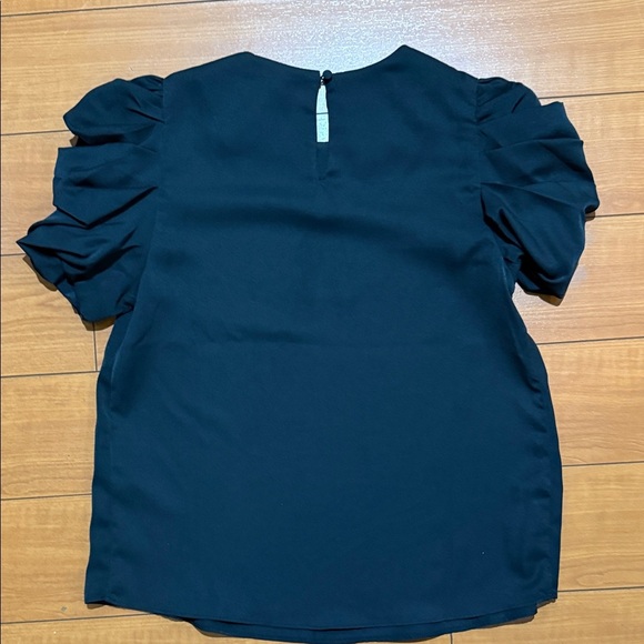 Chic Black Puff Sleeve Blouse - Picture 5 of 6